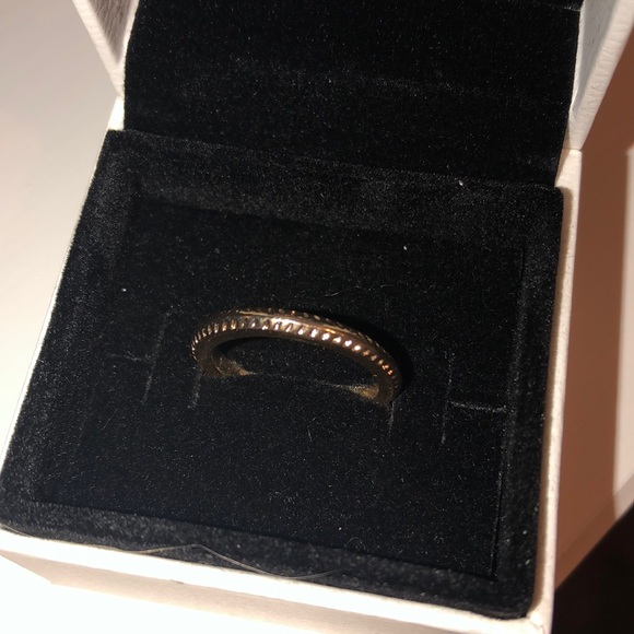 Gold detailed ring - Picture 1 of 1